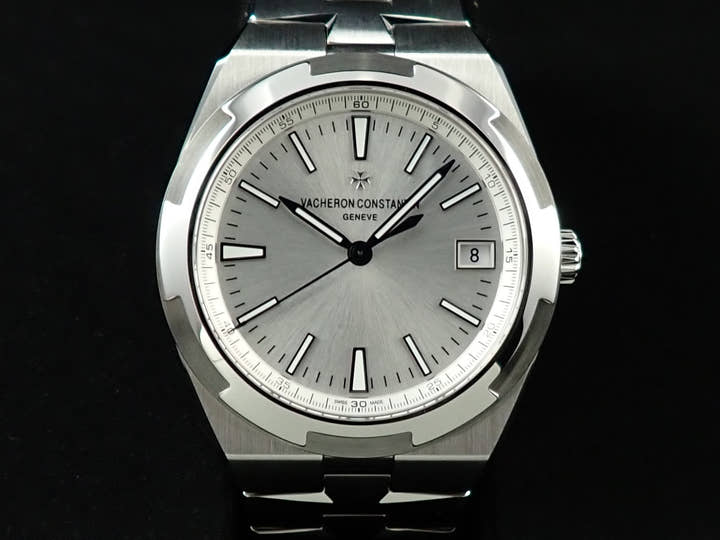 ヴァシュロンコンスタンタン オーヴァーシーズ Ref.4500V/110A-B126 シルバー文字盤 未使用 2J3TM495