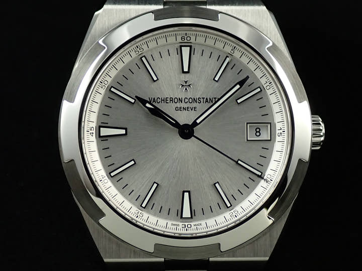 ヴァシュロンコンスタンタン オーヴァーシーズ Ref.4500V/110A-B126 シルバー文字盤 未使用 2J3TM495