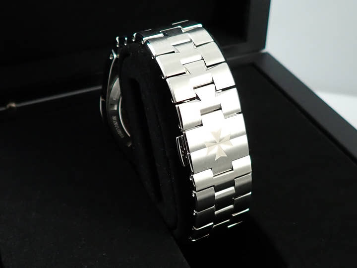 ヴァシュロンコンスタンタン オーヴァーシーズ Ref.4500V/110A-B126 シルバー文字盤 未使用 2J3TM495