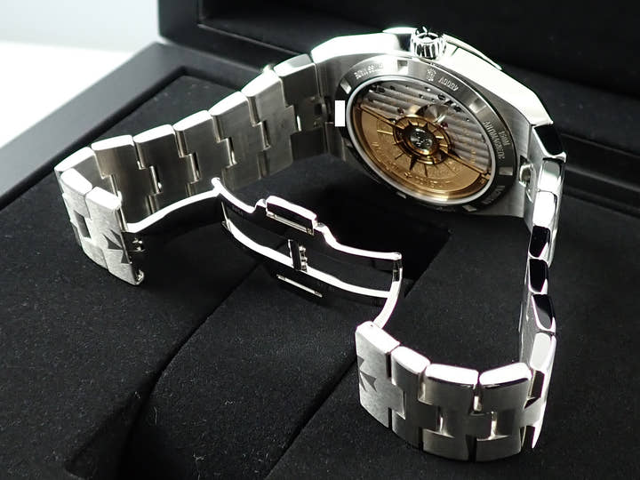 ヴァシュロンコンスタンタン オーヴァーシーズ Ref.4500V/110A-B126 シルバー文字盤 未使用 2J3TM495