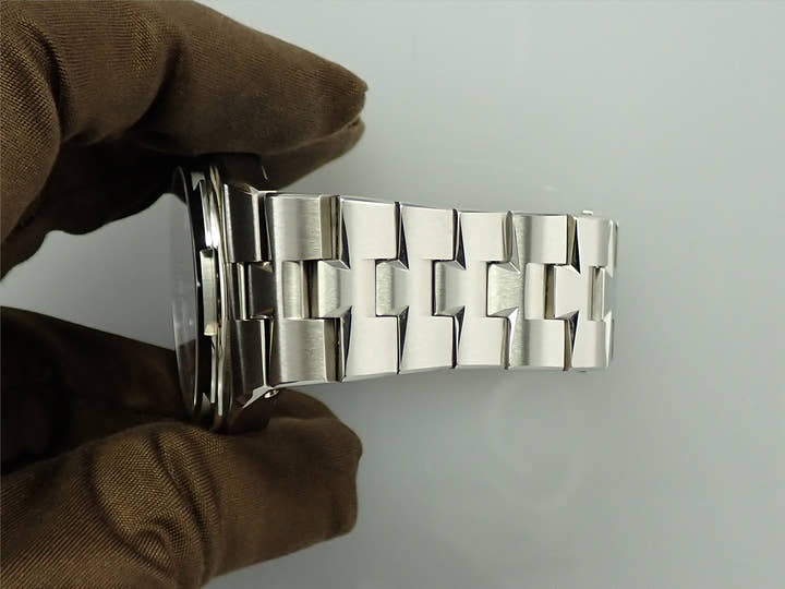 ヴァシュロンコンスタンタン オーヴァーシーズ Ref.4500V/110A-B128 ブルー文字盤 美中古 R4000961