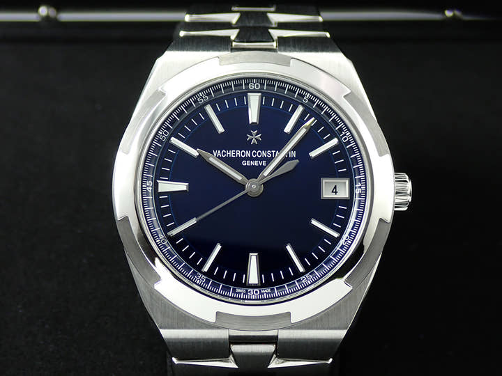 ヴァシュロンコンスタンタン オーヴァーシーズ Ref.4500V/110A-B128 ブルー文字盤 中古 CHX5MUAA