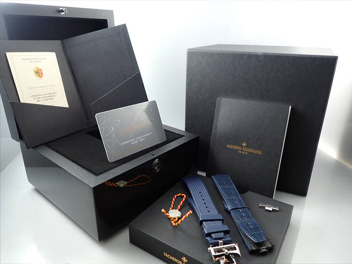 ヴァシュロンコンスタンタン オーヴァーシーズ Ref.4500V/110A-B128 ブルー文字盤 中古 CHX5MUAA