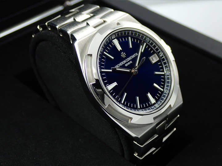 ヴァシュロンコンスタンタン オーヴァーシーズ Ref.4500V/110A-B128 ブルー文字盤 中古 CHX5MUAA
