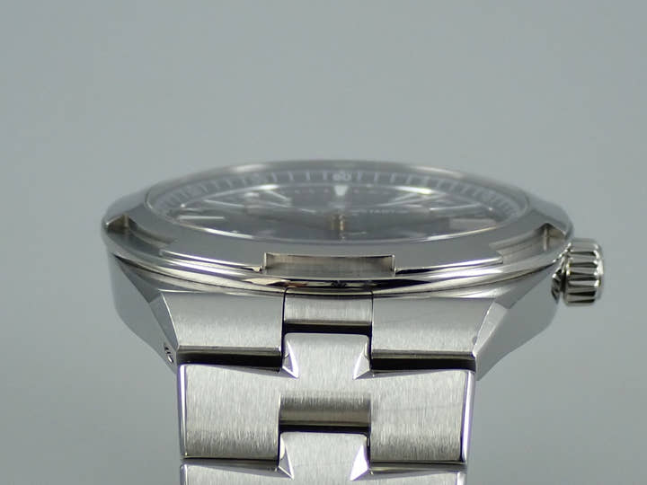 ヴァシュロンコンスタンタン オーヴァーシーズ Ref.4500V/110A-B128 ブルー文字盤 中古 S6A08SF2