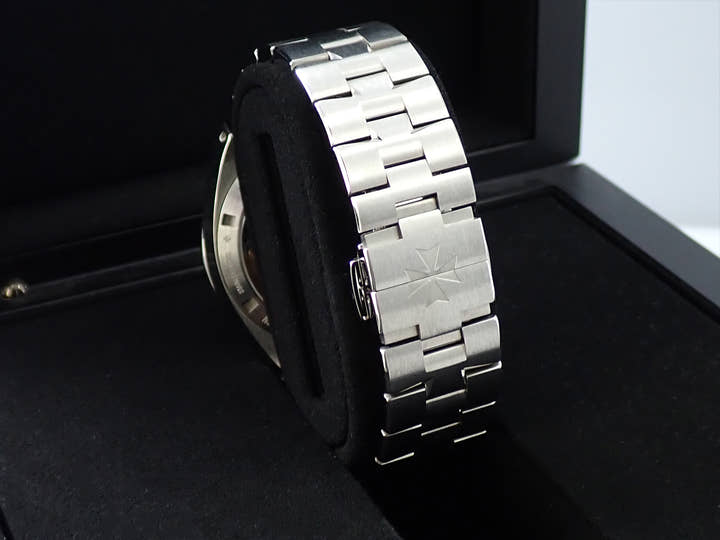 ヴァシュロンコンスタンタン オーヴァーシーズ Ref.4500V/110A-B128 ブルー文字盤 中古 Y143P5V0