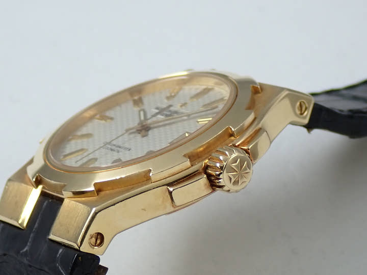 ヴァシュロンコンスタンタン オーヴァーシーズ Ref.42052/000J シルバー文字盤 中古 S6KKSVUK