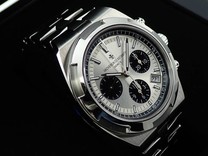Vacheron Constantin Overseas Chronograph Ref. 5500V/110A-B686 Silver Dial Unused 1KSMXH15