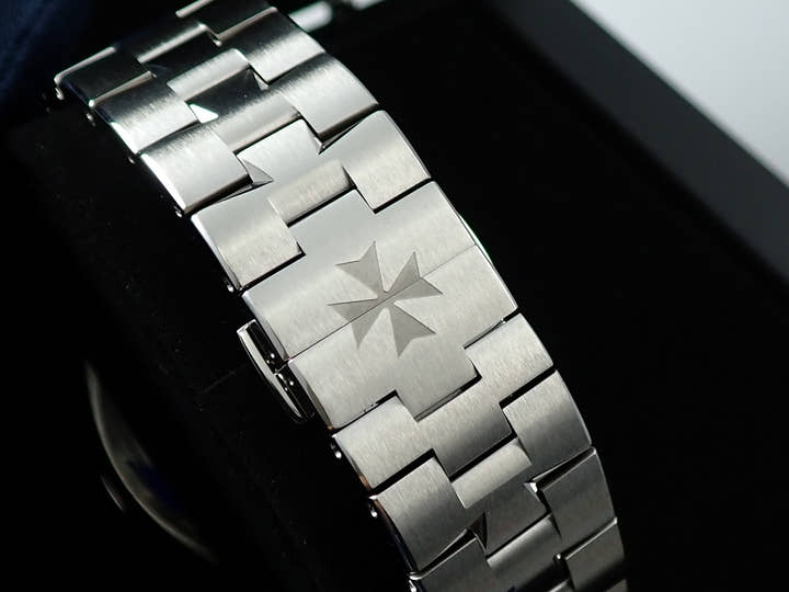 Vacheron Constantin Overseas Chronograph Ref. 5500V/110A-B686 Silver Dial Unused 1KSMXH15