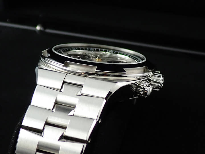 ヴァシュロンコンスタンタン オーヴァーシーズ クロノグラフ Ref.5500V/110A-B686 シルバー文字盤 極美品 T5JHT5RY