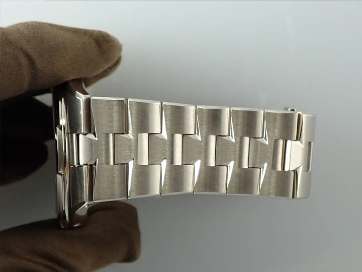 ヴァシュロンコンスタンタン オーヴァーシーズ エクストラフラット パーペチュアルカレンダー Ref.4300V/120G-B945 ブルー文字盤 美品 JK997674