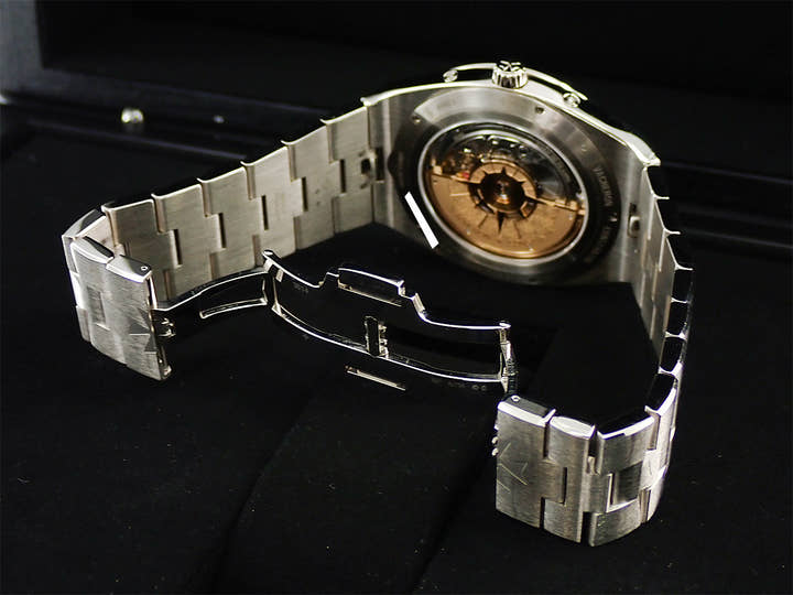 ヴァシュロンコンスタンタン オーヴァーシーズ エクストラフラット パーペチュアルカレンダー Ref.4300V/120G-B945 ブルー文字盤 中古 284M1331