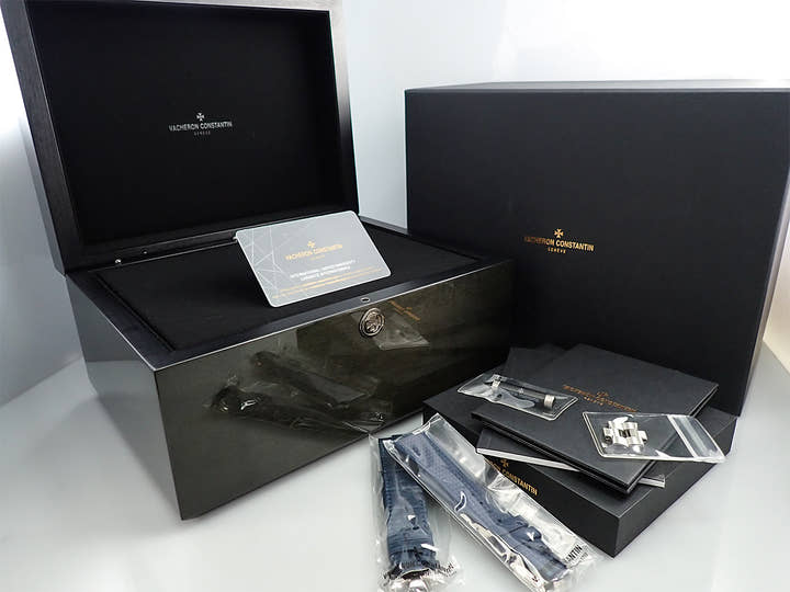 ヴァシュロンコンスタンタン オーヴァーシーズ エクストラフラット パーペチュアルカレンダー Ref.4300V/120G-B945 ブルー文字盤 中古 284M1331