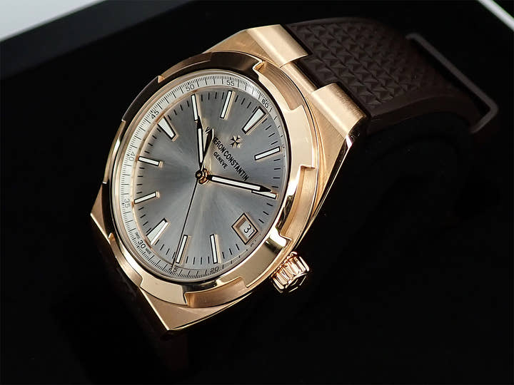 ヴァシュロンコンスタンタン オーヴァーシーズ オートマティック Ref.4500V/000R-B127 シルバー文字盤 中古 2TTZPYMS