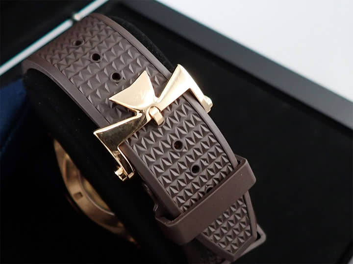 ヴァシュロンコンスタンタン オーヴァーシーズ オートマティック Ref.4500V/000R-B127 シルバー文字盤 中古 2TTZPYMS