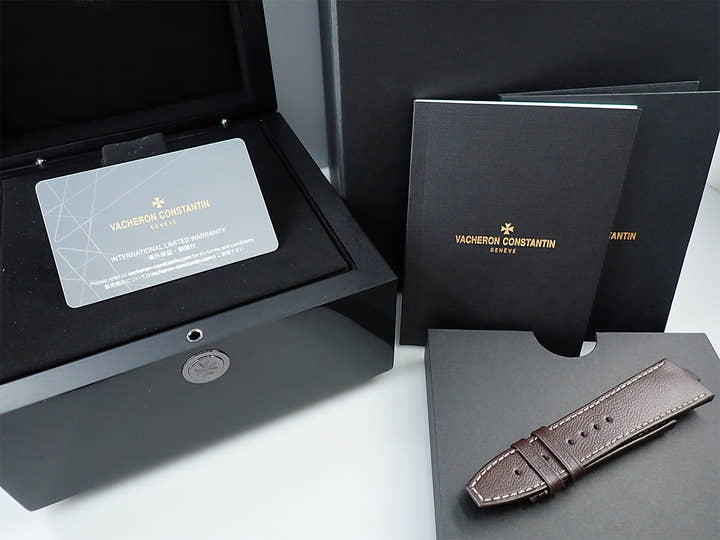 ヴァシュロンコンスタンタン オーヴァーシーズ オートマティック Ref.4500V/000R-B127 シルバー文字盤 中古 2TTZPYMS