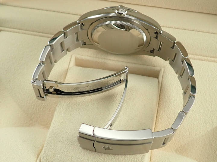 ロレックス オイスターパーペチュアル36 Ref.126000 ステンレススチール シルバー文字盤