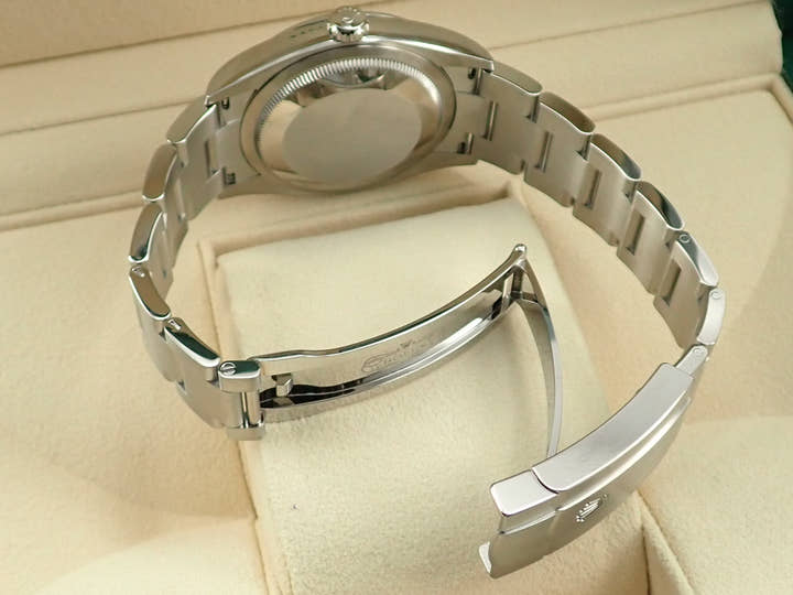 ロレックス オイスターパーペチュアル36 Ref.126000 ステンレススチール シルバー文字盤