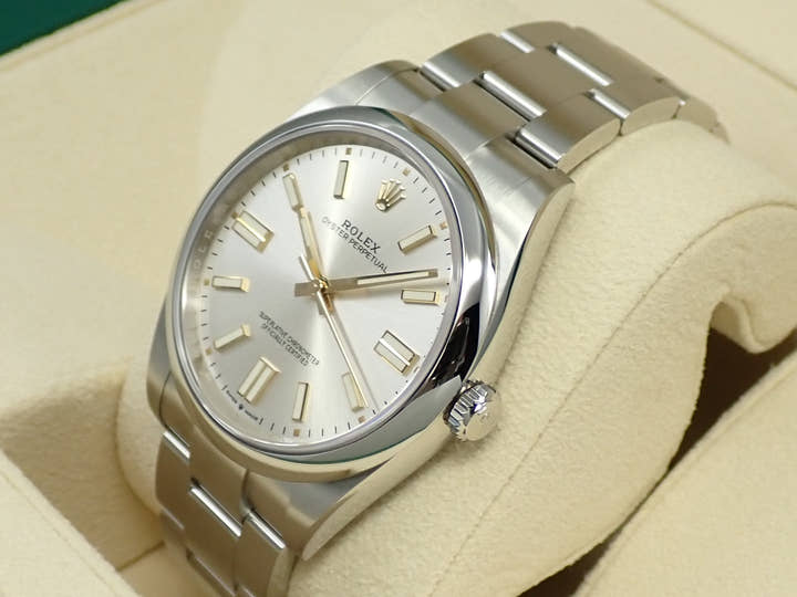 ロレックス オイスターパーペチュアル41 Ref.124300 ステンレススチール シルバー文字盤
