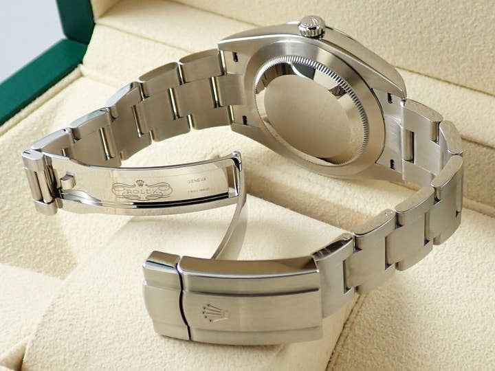 ロレックス オイスターパーペチュアル41 Ref.124300 ステンレススチール グリーン文字盤