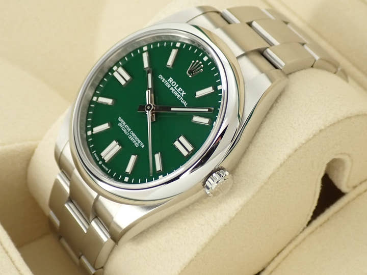 Rolex Oyster Perpetual 41 Ref. 124300 Stainless Steel Green Dial
