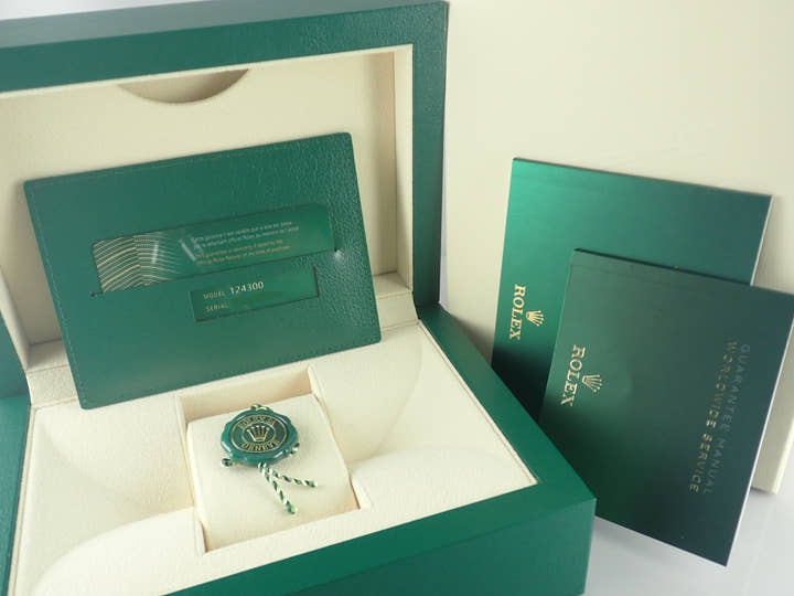 ロレックス オイスターパーペチュアル Ref.124300 シルバー文字盤 未使用 oyster-perpetual-43