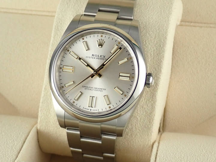 ロレックス オイスターパーペチュアル Ref.124300 シルバー文字盤 未使用 oyster-perpetual-52