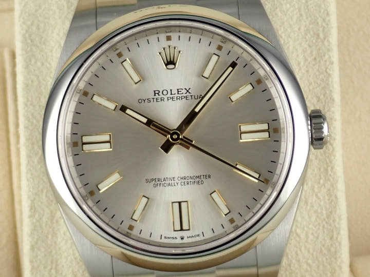 ロレックス オイスターパーペチュアル Ref.124300 シルバー文字盤 未使用 oyster-perpetual-52