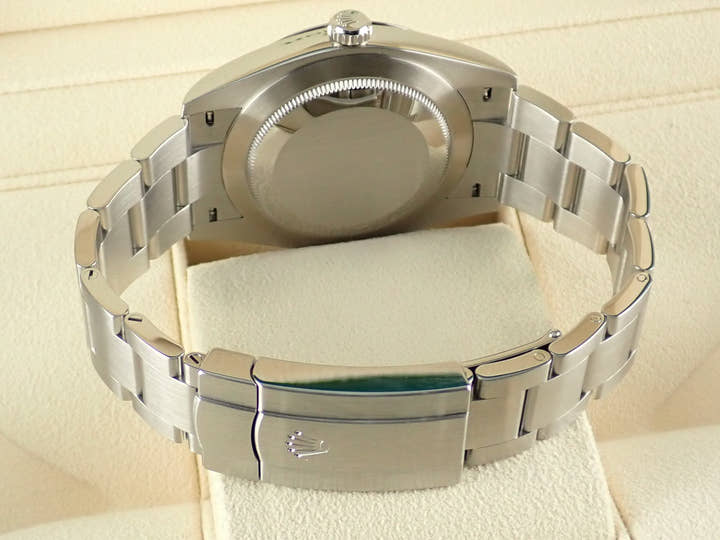 ロレックス オイスターパーペチュアル Ref.124300 シルバー文字盤 未使用 oyster-perpetual-52