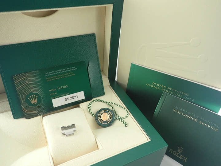 ロレックス オイスターパーペチュアル41 Ref.124300 シルバー文字盤 未使用 oyster-perpetual-75