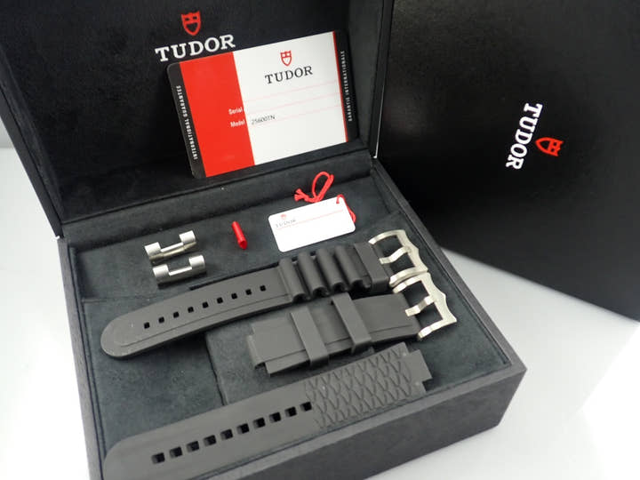 チューダー(チュードル) ペラゴス カタール Ref.25600TN ブラック文字盤 極美品 39384Y56