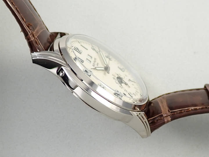 Patek Philippe Perpetual Calendar Ref. 5320G-001 White Gold Ivory Dial