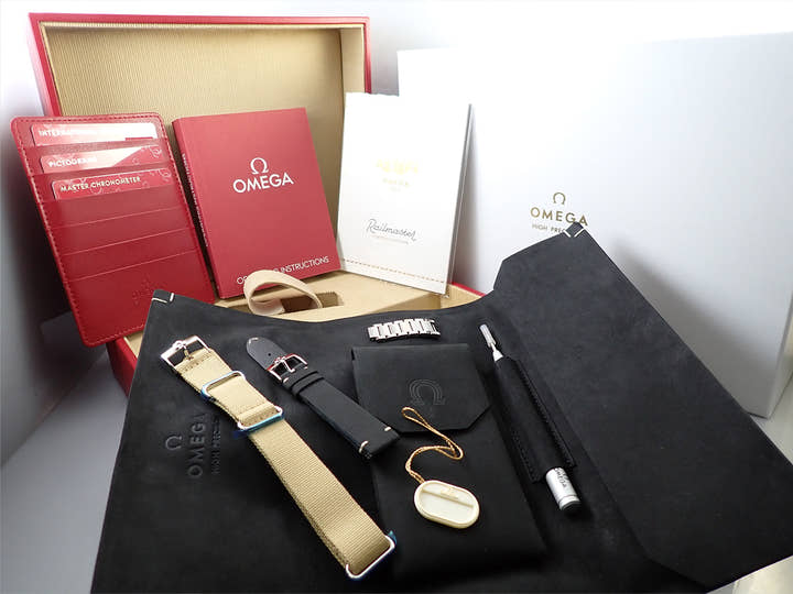 オメガ レイルマスター 1957 トリロジー Ref.220.10.38.20.01.002 ブラック文字盤 未使用 1V065529