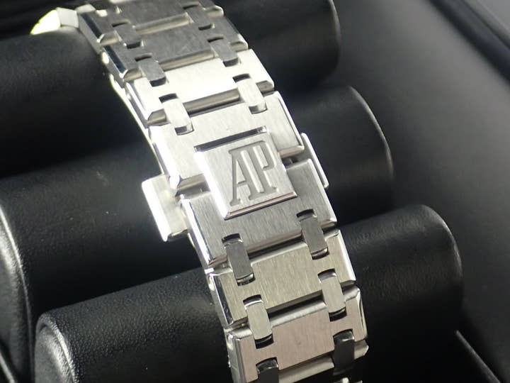 Audemars Piguet Royal Oak Extra-Thin Ref. 15202ST.OO.1240ST.01.A Stainless Steel Blue Dial