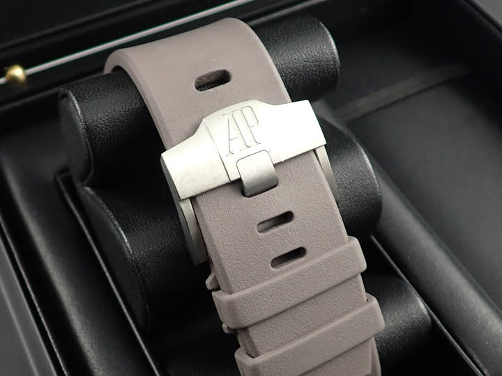 オーデマピゲ ロイヤルオーク オフショア クロノグラフ Ref.26400IO.OO.A004CA.01 チタン スレートグレー文字盤