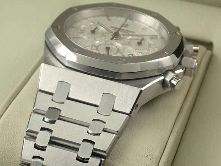 オーデマピゲ ロイヤルオーク クロノグラフ Ref.26300ST.OO.1110ST.05 ステンレススチール ホワイト文字盤