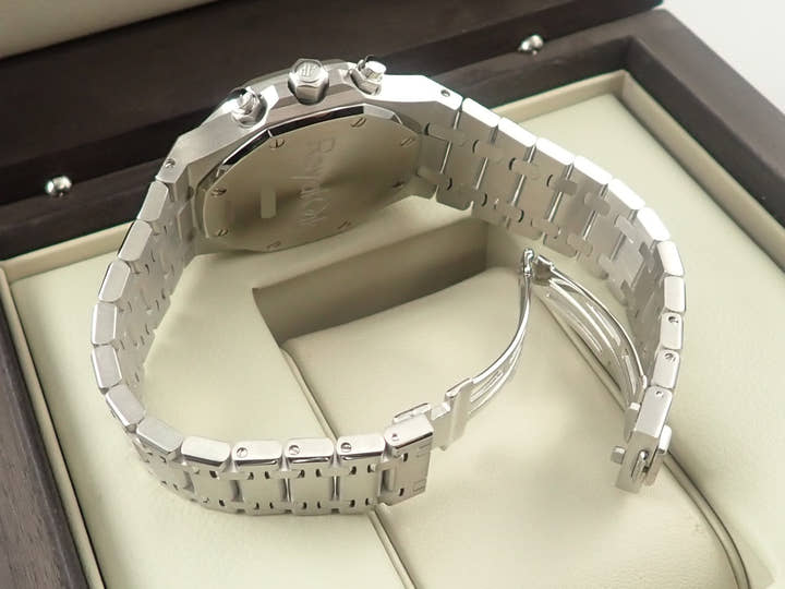 オーデマピゲ ロイヤルオーク クロノグラフ Ref.26300ST.OO.1110ST.05 ステンレススチール ホワイト文字盤