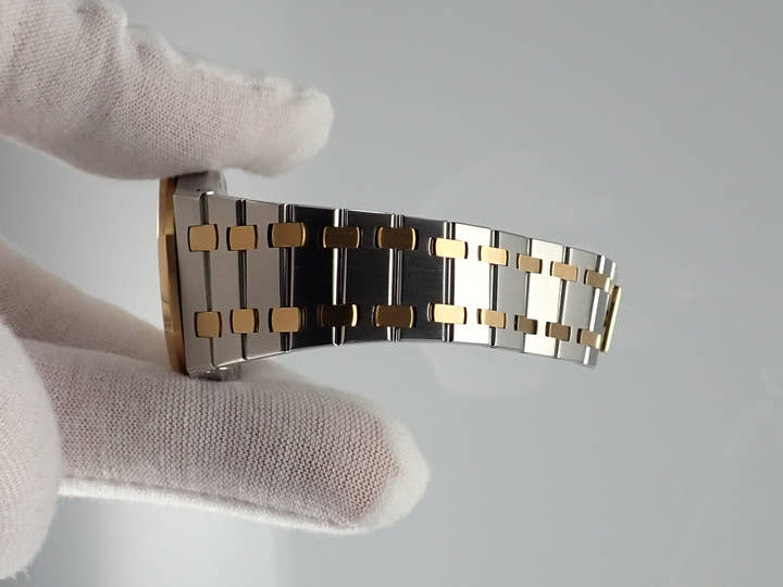 オーデマピゲ ロイヤルオーク Ref.15000SA.O.0789SA.07 ホワイト文字盤 中古 royal-oak-183