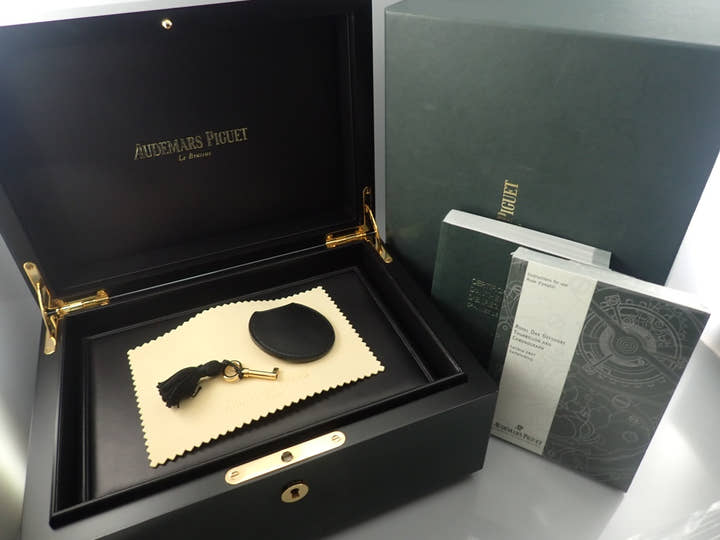 オーデマピゲ ロイヤルオーク オフショア トゥールビヨン クロノグラフ Ref.26550AU.OO.A002CA.01 カーボン ブラック文字盤