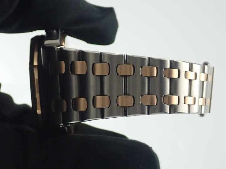 オーデマピゲ ロイヤルオーク オフショア クロノグラフ Ref.26079IR.OO.1000IR.01 チタン/ピンクゴールド ブラック文字盤