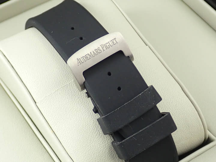 オーデマピゲ ロイヤルオーク オフショア GINZA7 Ref.26205AU.OO.D002CR.01 カーボン ブラック文字盤