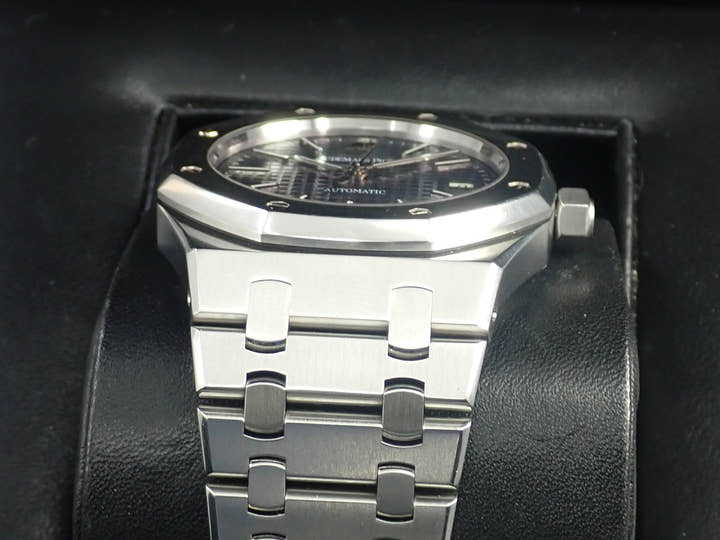 オーデマピゲ ロイヤルオーク Ref.15300ST.OO.1220ST.02 ステンレススチール ブルー文字盤