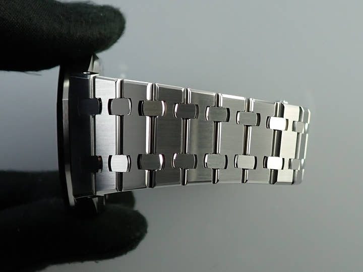 オーデマピゲ ロイヤルオーク Ref.15400ST.OO.1220ST.02 ステンレススチール シルバー文字盤