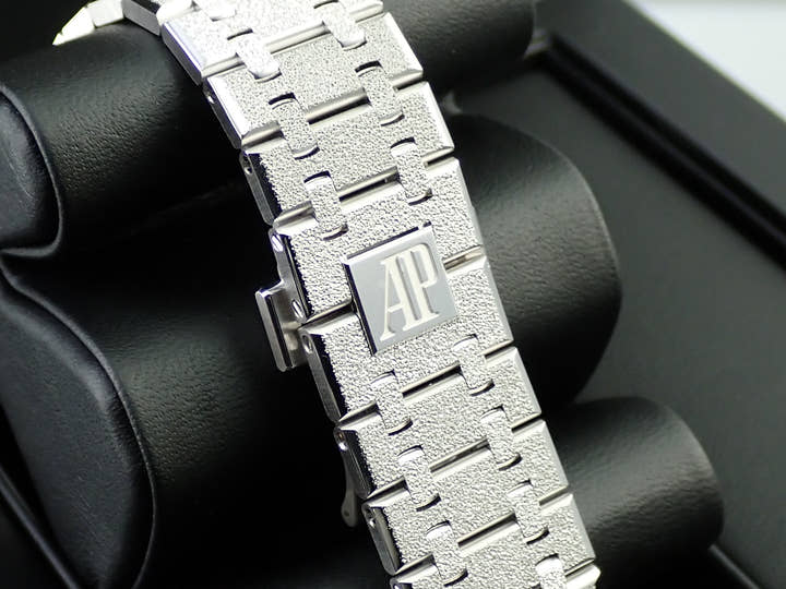 Audemars Piguet Royal Oak Frosted Gold Chronograph Ref. 26239BC.GG.1224BC.02 White Gold Black Dial