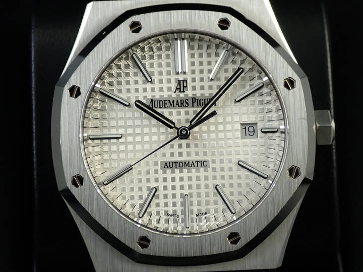 オーデマピゲ ロイヤルオーク Ref.15400ST.OO.1220ST.02 ステンレススチール シルバー文字盤