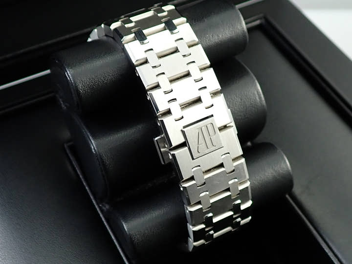 オーデマピゲ ロイヤルオーク Ref.15400ST.OO.1220ST.02 ステンレススチール シルバー文字盤