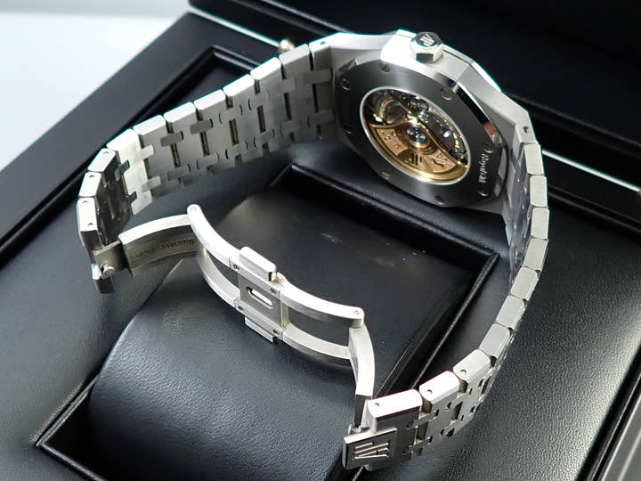 オーデマピゲ ロイヤルオーク Ref.15400ST.OO.1220ST.02 ステンレススチール シルバー文字盤