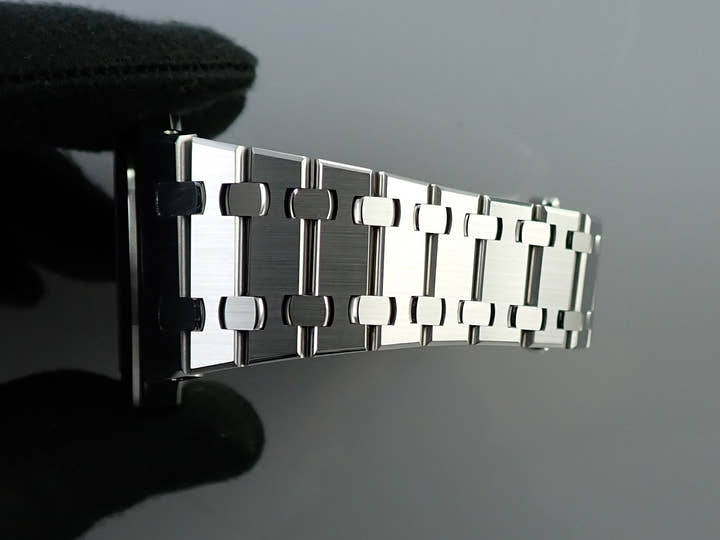 オーデマピゲ ロイヤルオーク ジャンボ エクストラ シン Ref.15202ST.OO.1240ST.01 ステンレススチール ブルー文字盤