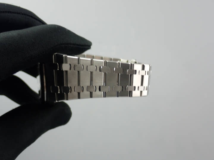 Audemars Piguet Royal Oak Ref. 15300ST Stainless Steel Silver Dial