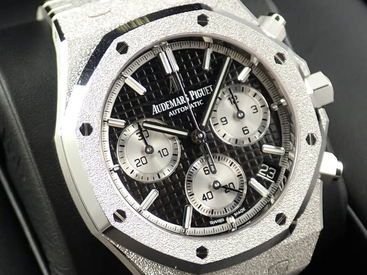 オーデマピゲ ロイヤルオーク フロステッドゴールド クロノグラフ Ref.26239BC.GG.1224BC.02 ホワイトゴールド ブラック文字盤